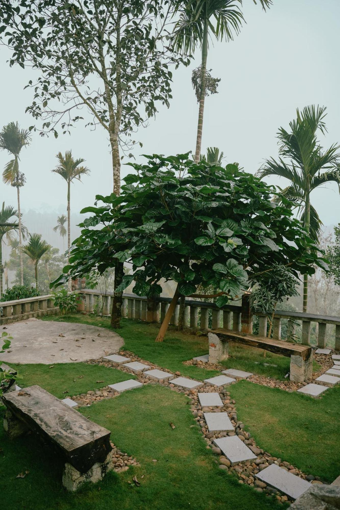 Haze Woods Resort Vaduvanchal Exterior foto