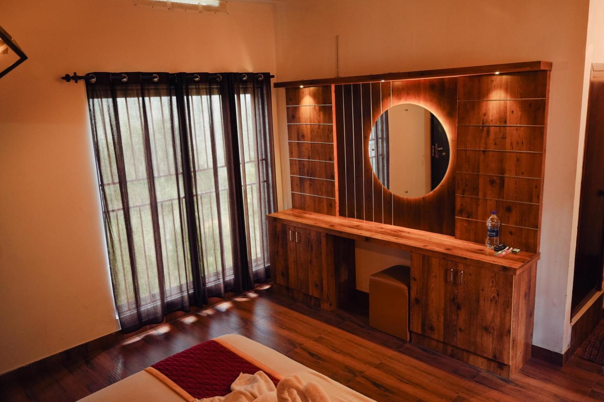 Haze Woods Resort Vaduvanchal Exterior foto